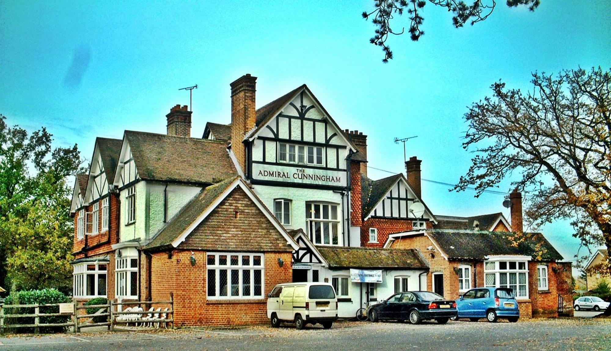 The Admiral Cunningham Hotel Бракнел Екстериор снимка
